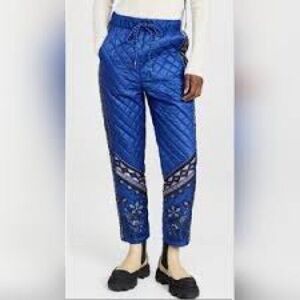 FARM Rio Macaw Forest Quilted NWT  Ankle Pants Sold out everywhere